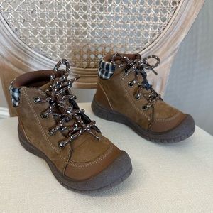 OSHKOSH BOOTS TODDLER SIZE 9